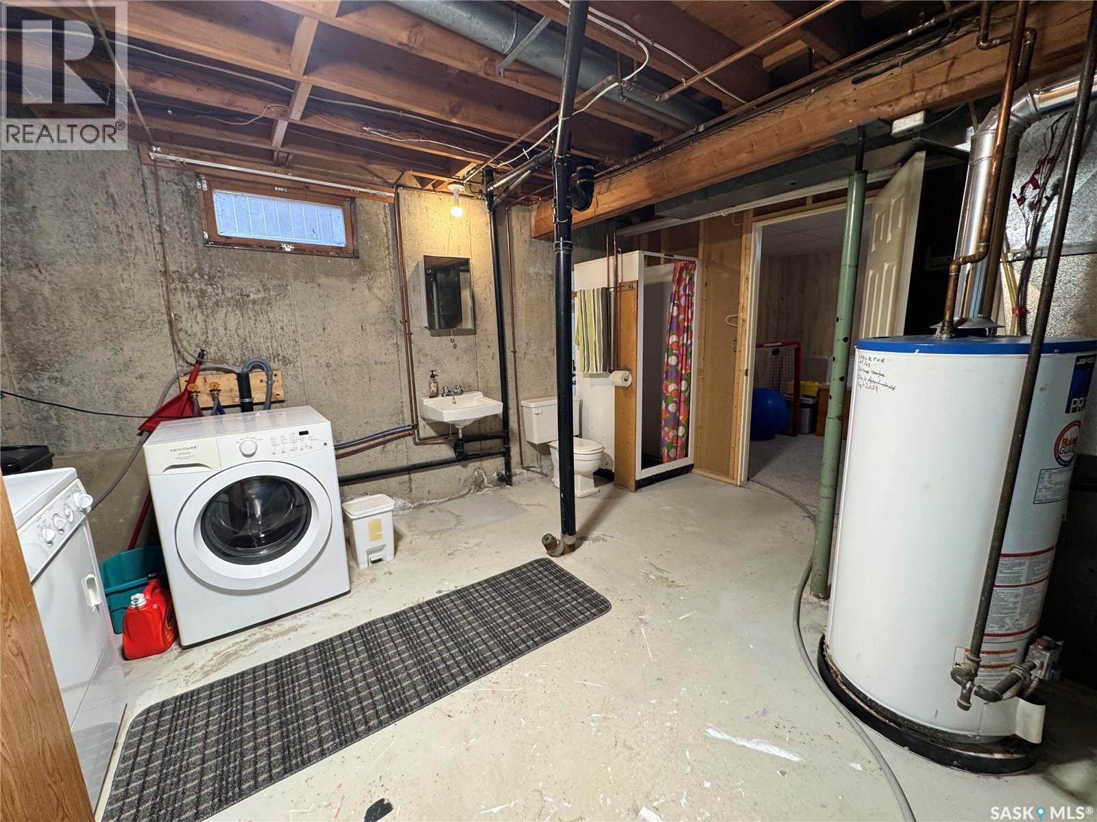 501 7Th Avenue W, Biggar, SK - Indoor