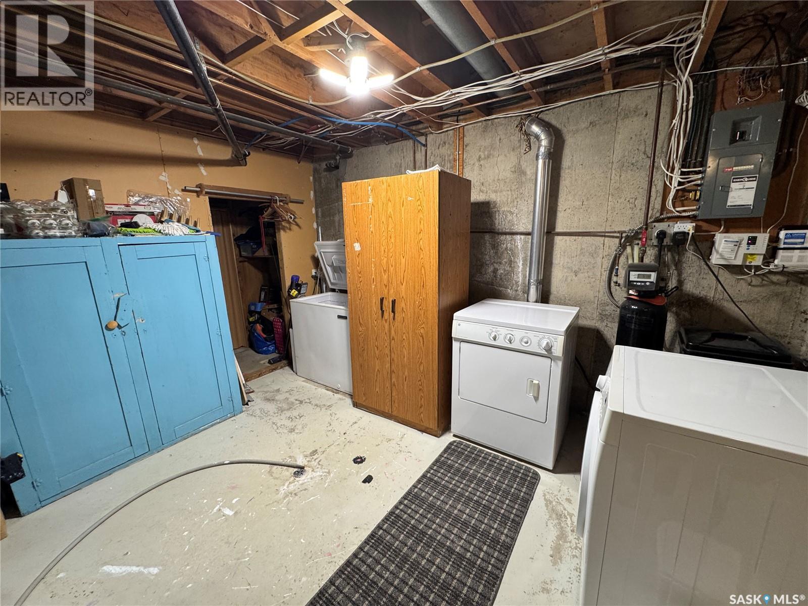 501 7Th Avenue W, Biggar, SK - Indoor