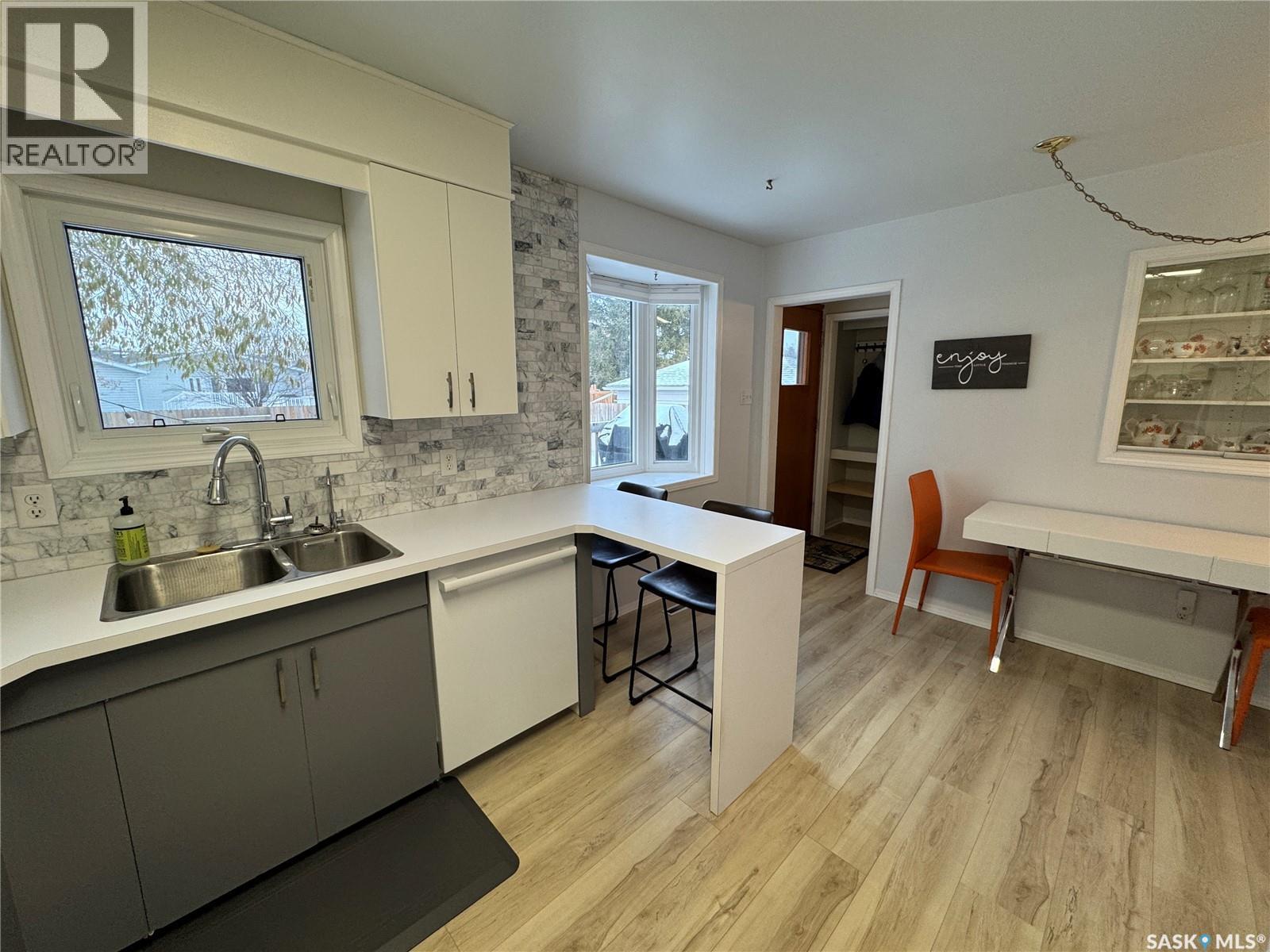 501 7Th Avenue W, Biggar, SK - Indoor Photo Showing Kitchen With Double Sink