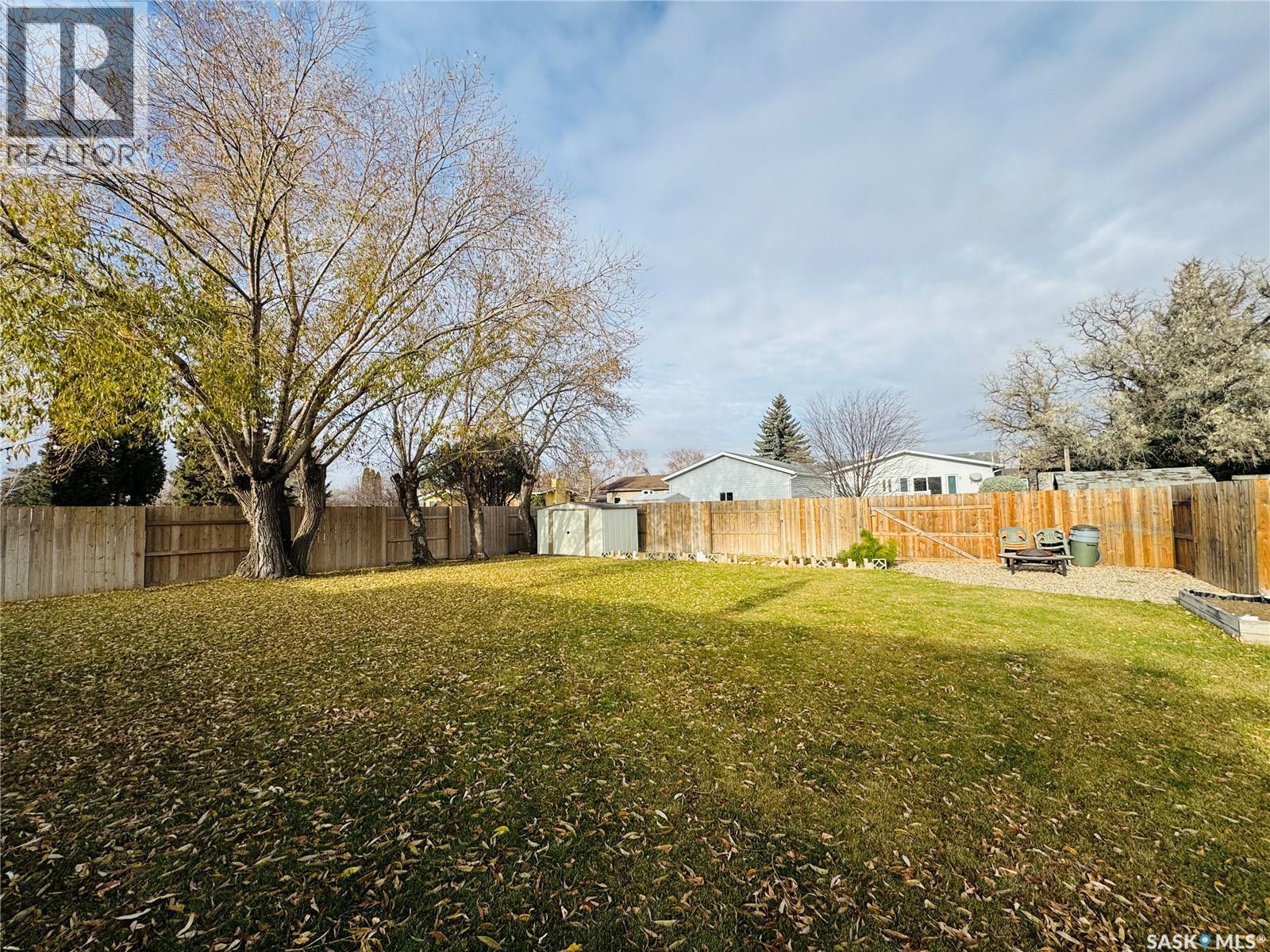 501 7Th Avenue W, Biggar, SK - Outdoor With Backyard