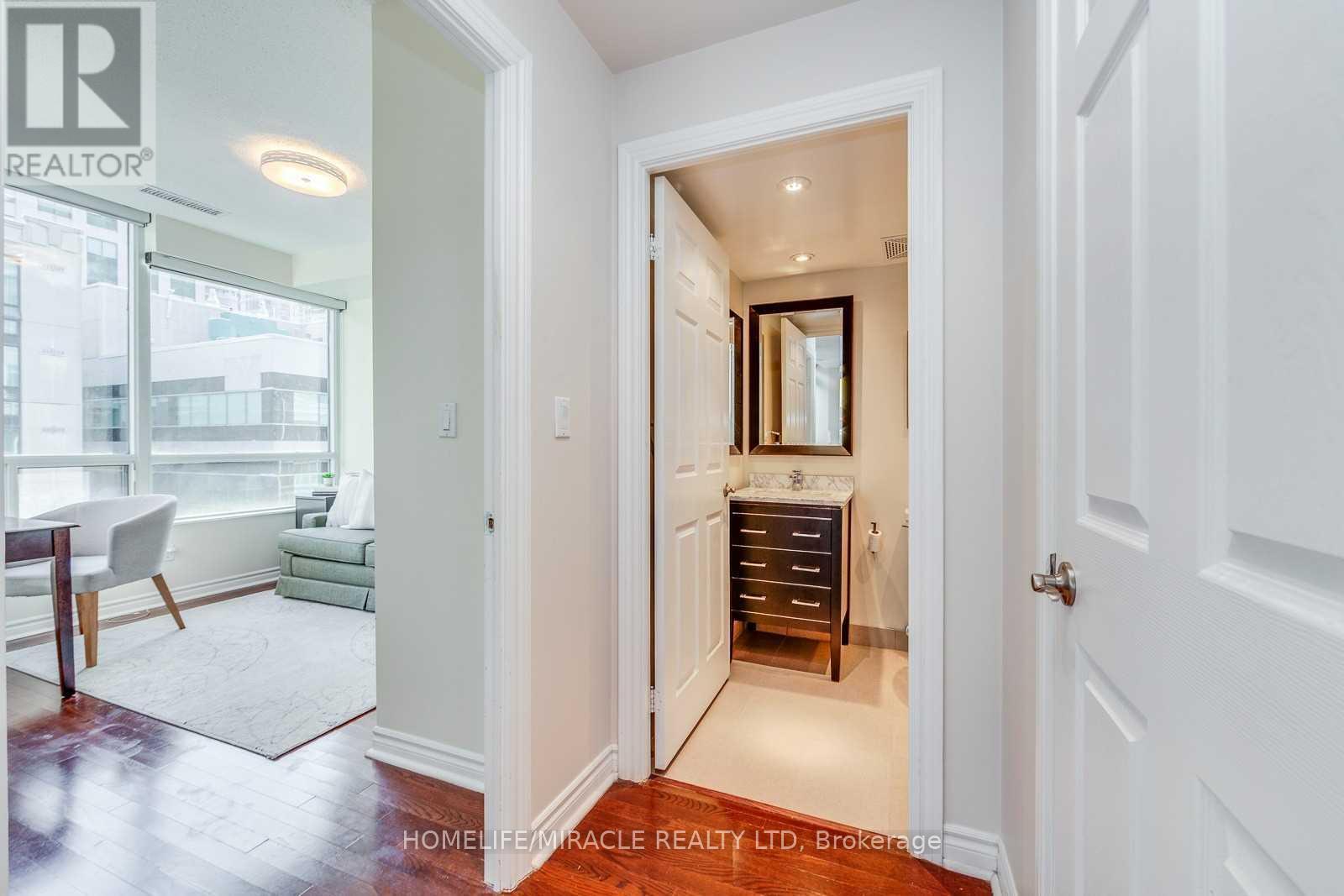 Ph09 - 270 Wellington Street W, Toronto, ON - Indoor Photo Showing Other Room