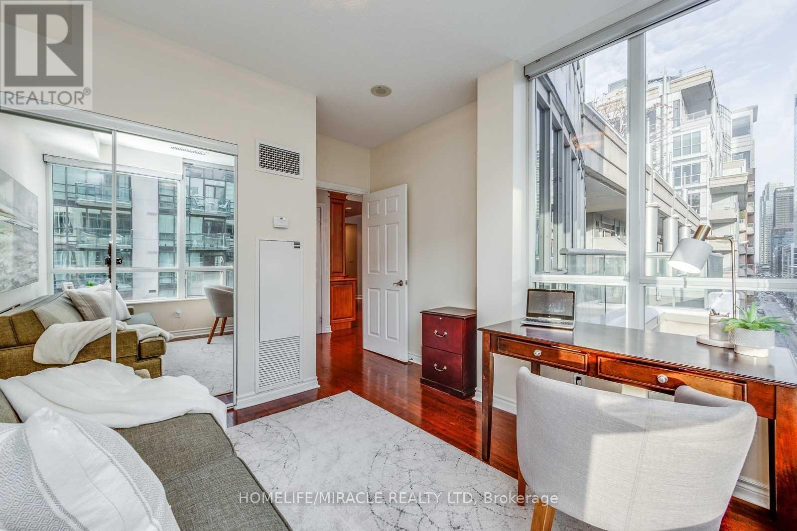 Ph09 - 270 Wellington Street W, Toronto, ON - Indoor