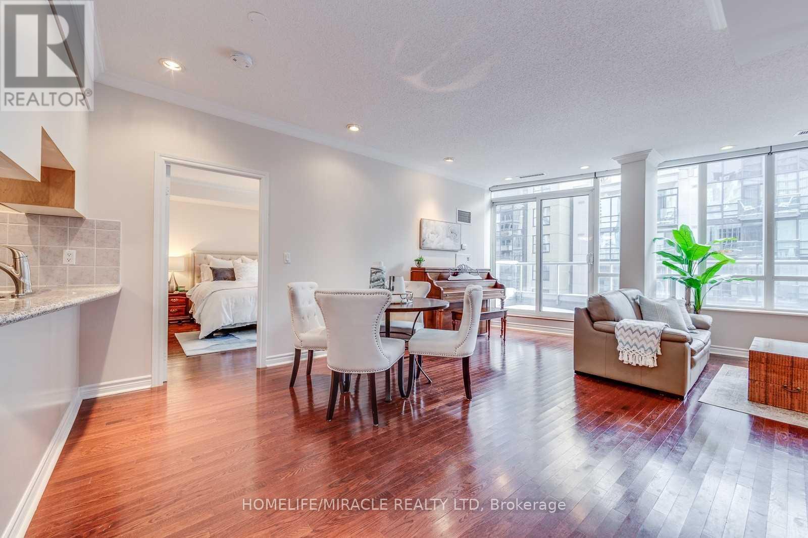 Ph09 - 270 Wellington Street W, Toronto, ON - Indoor