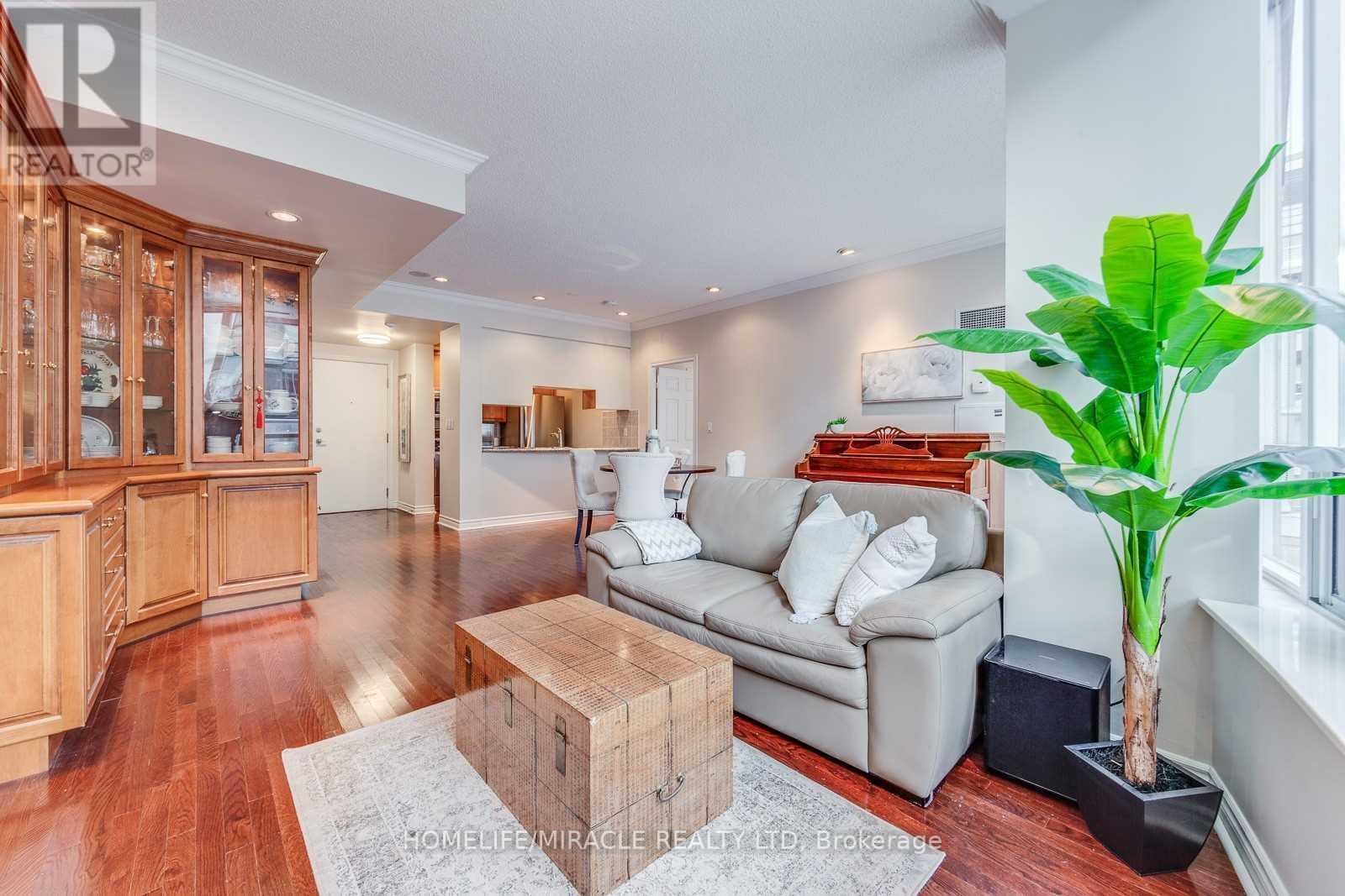 Ph09 - 270 Wellington Street W, Toronto, ON - Indoor Photo Showing Living Room