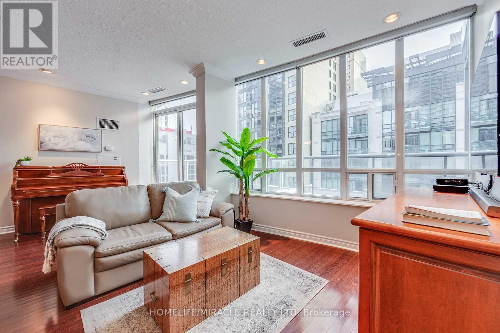 Ph09 - 270 Wellington Street W, Toronto, ON - Indoor