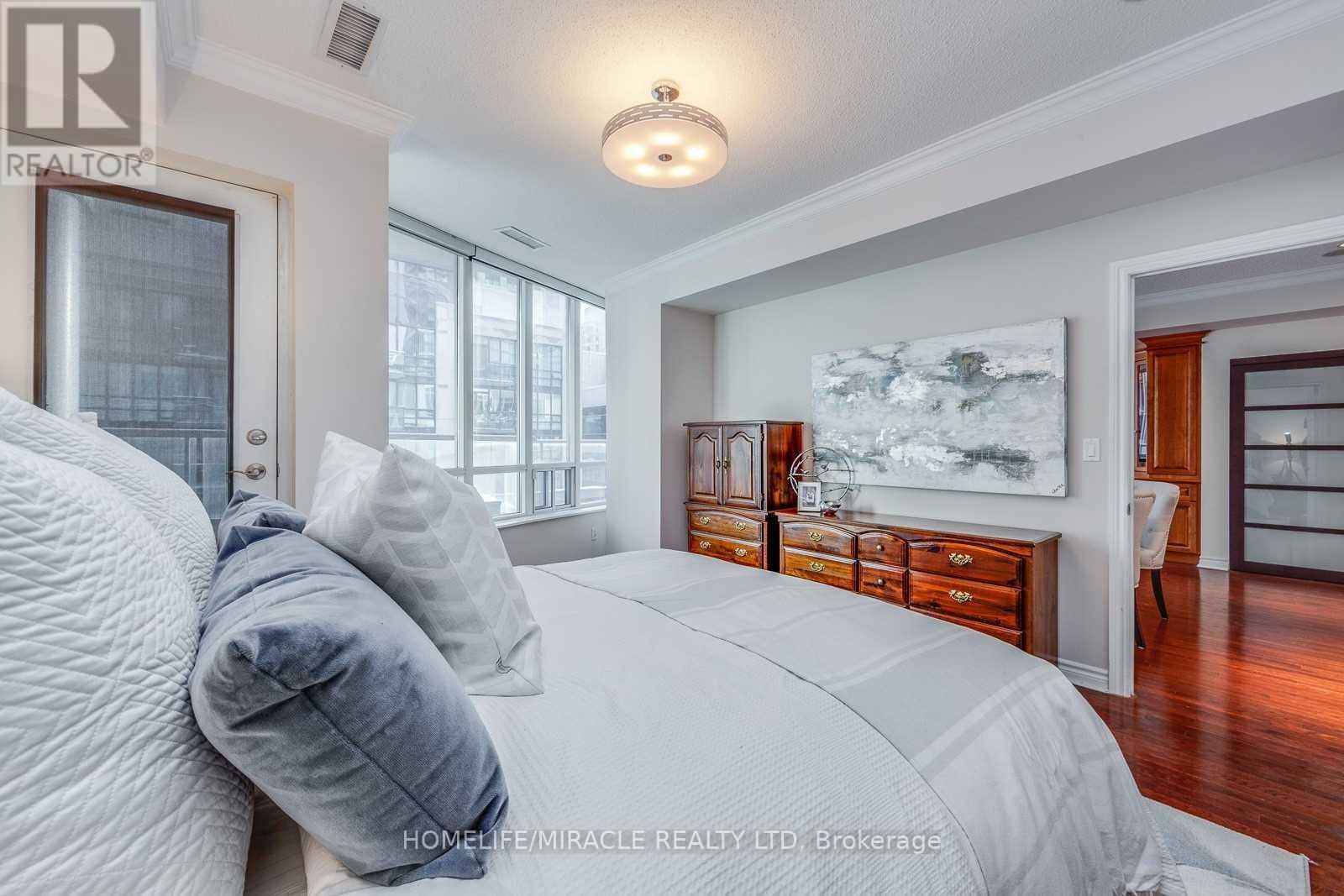 Ph09 - 270 Wellington Street W, Toronto, ON - Indoor Photo Showing Bedroom