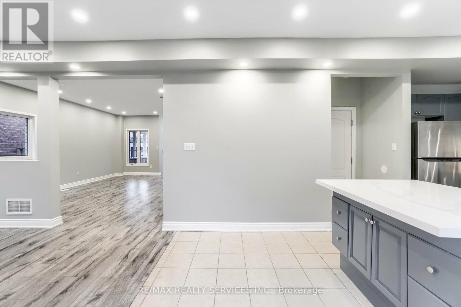 Upper - 15 Masters Green Crescent, Brampton, ON - Indoor Photo Showing Other Room