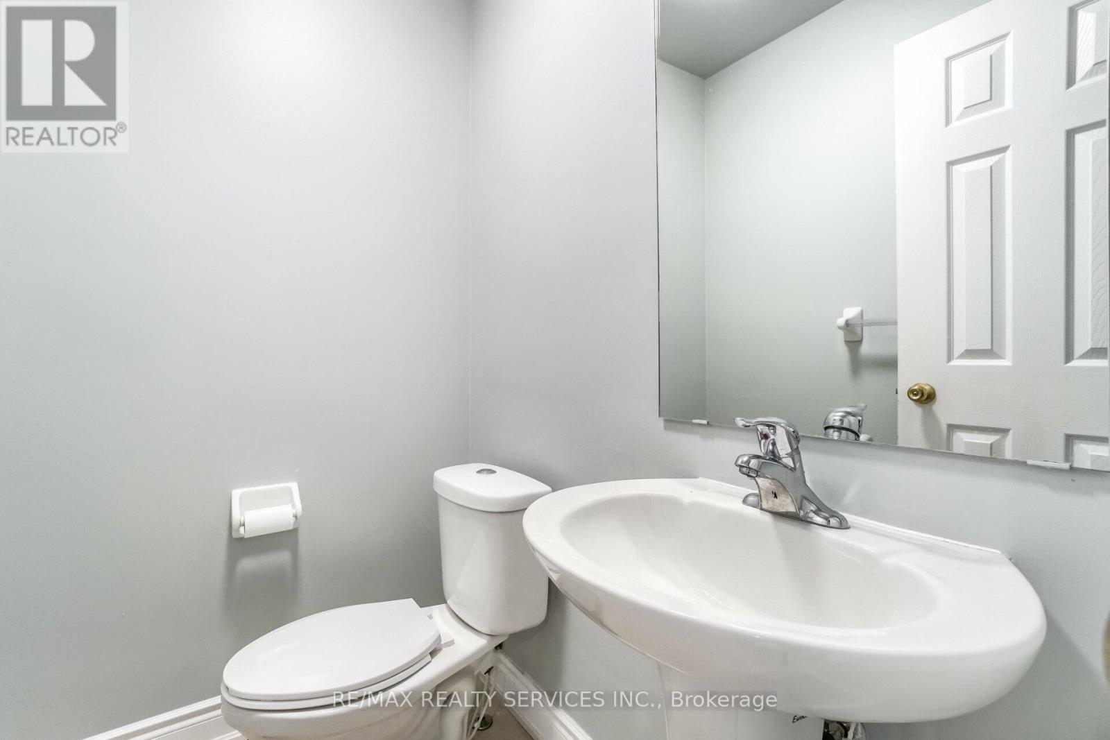 Upper - 15 Masters Green Crescent, Brampton, ON - Indoor Photo Showing Bathroom
