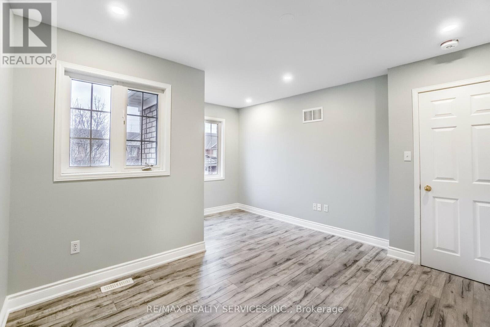 Upper - 15 Masters Green Crescent, Brampton, ON - Indoor