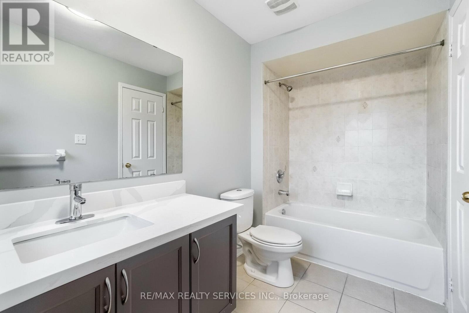 Upper - 15 Masters Green Crescent, Brampton, ON - Indoor Photo Showing Bathroom