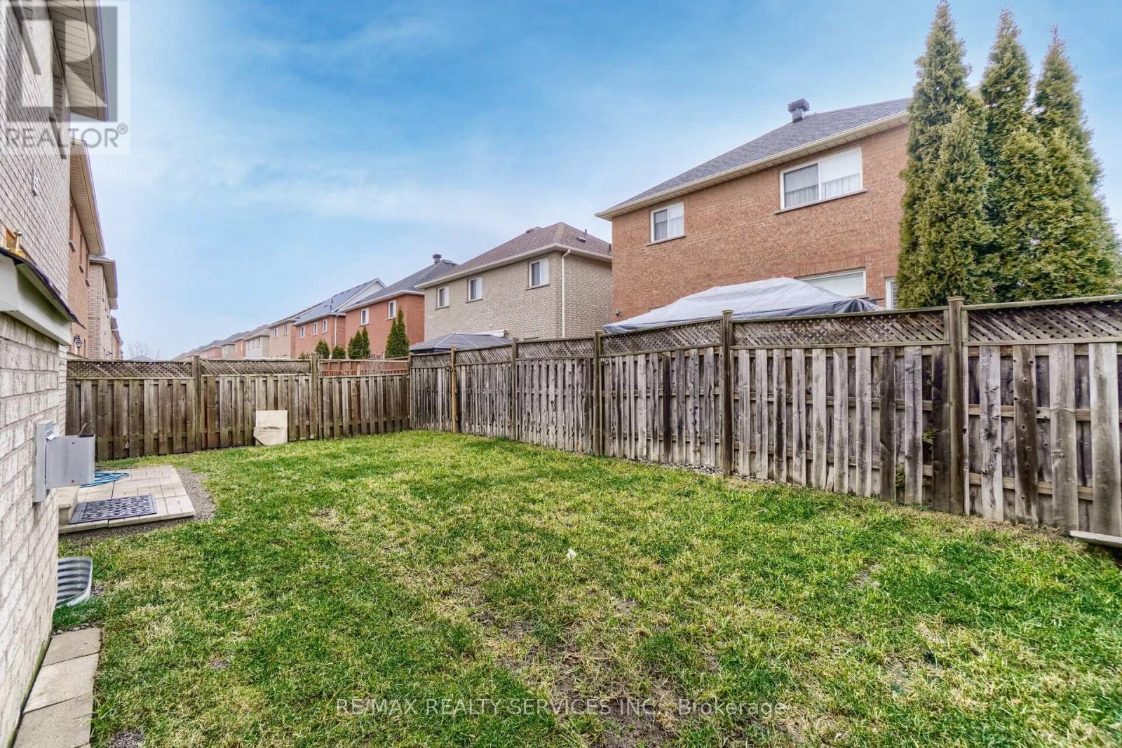 Upper - 15 Masters Green Crescent, Brampton, ON - Outdoor