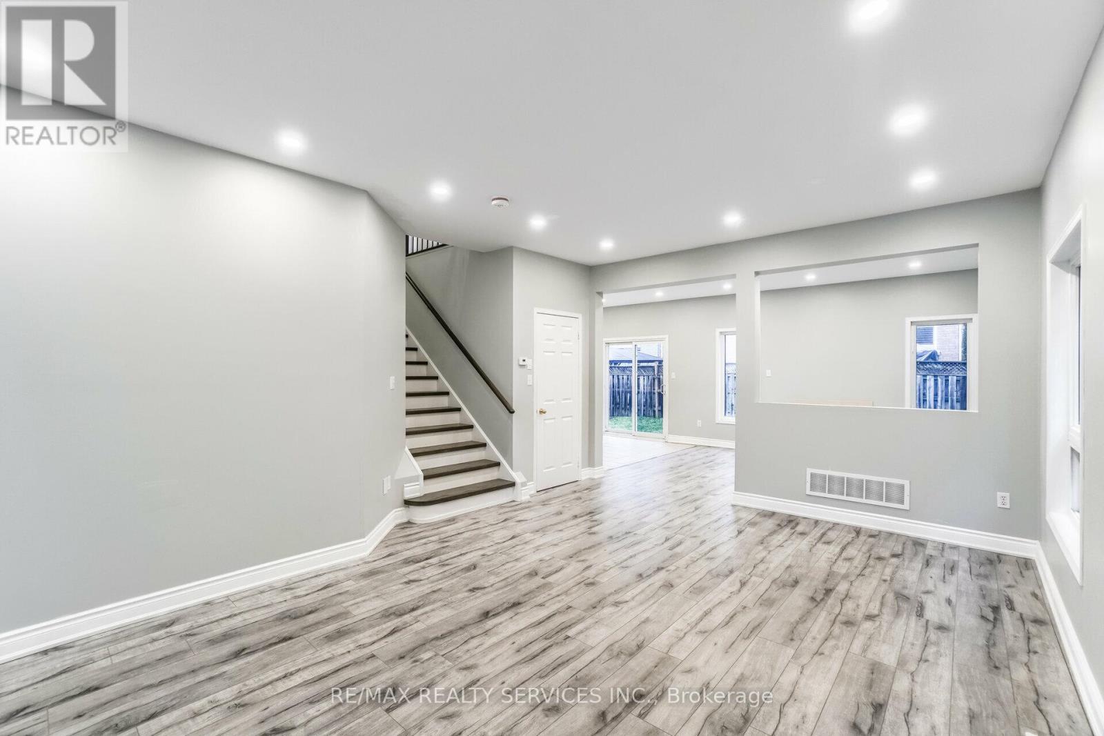 Upper - 15 Masters Green Crescent, Brampton, ON - Indoor