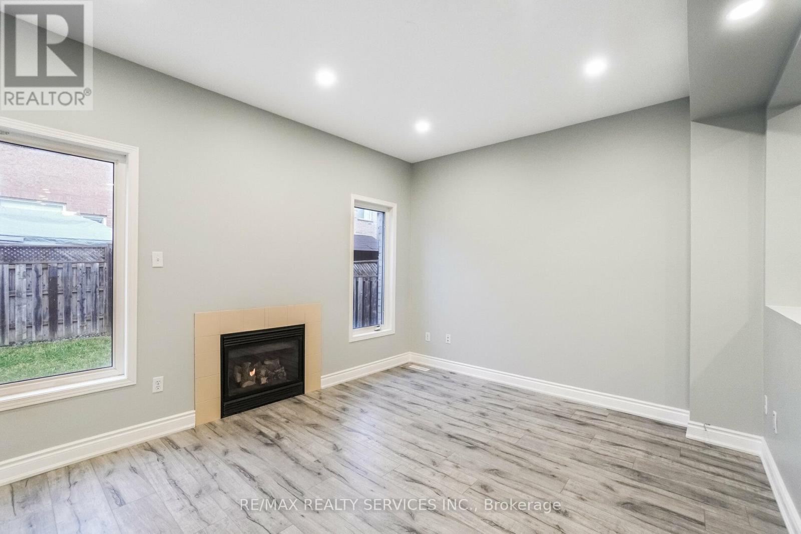 Upper - 15 Masters Green Crescent, Brampton, ON - Indoor With Fireplace