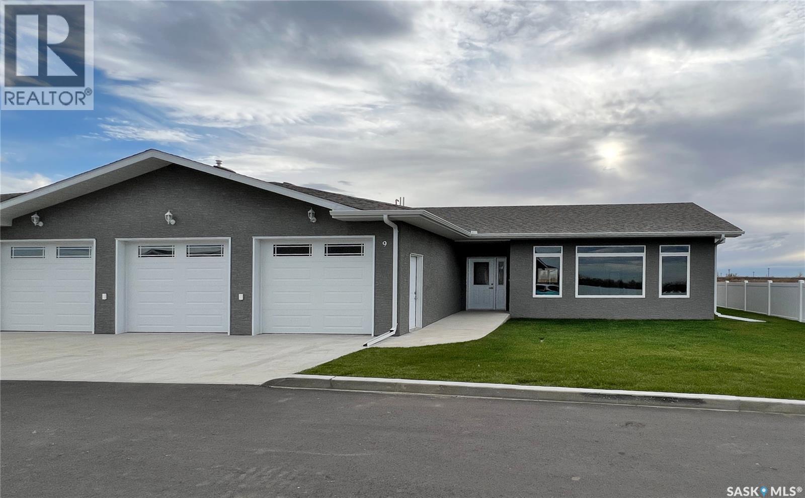 9 2330 Morsky Drive, Estevan, SK - Outdoor
