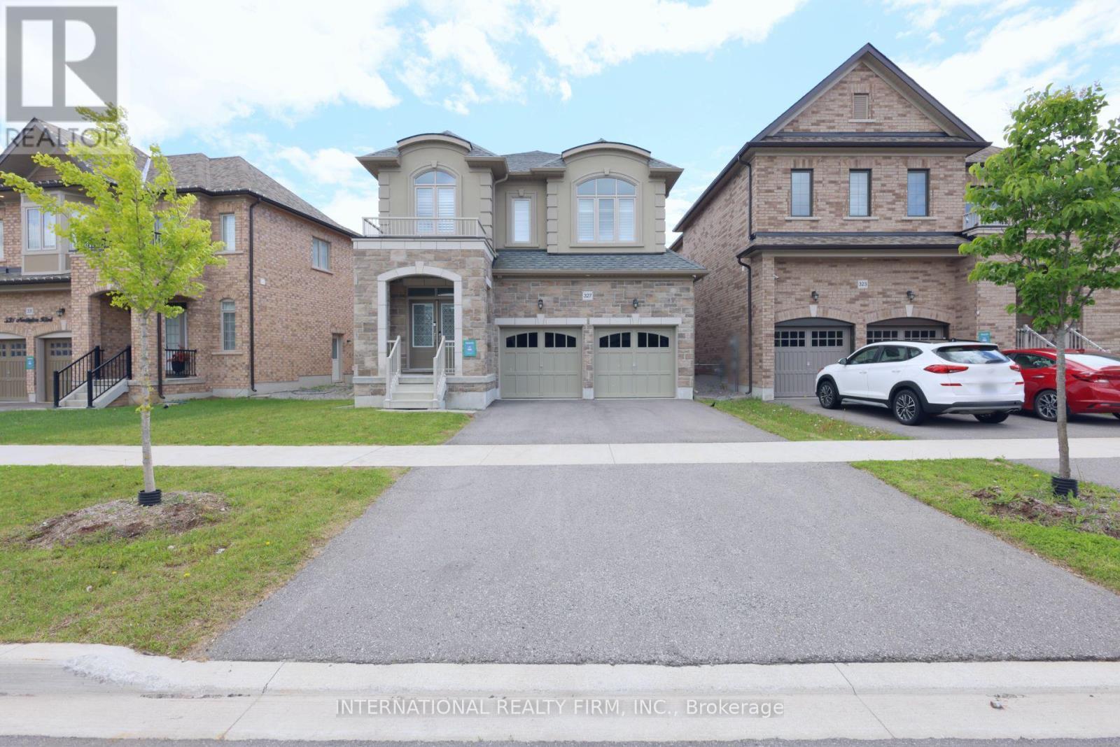 327 Northglen Blvd Boulevard, Clarington, ON - Outdoor With Facade
