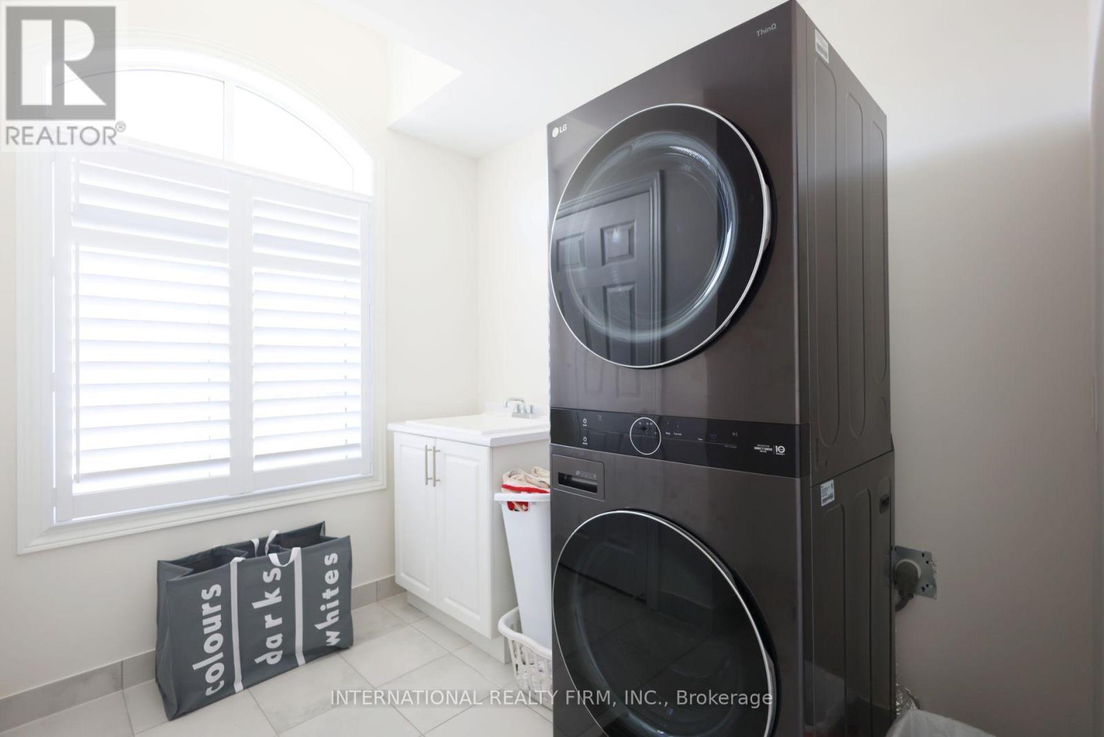 327 Northglen Blvd Boulevard, Clarington, ON - Indoor Photo Showing Laundry Room