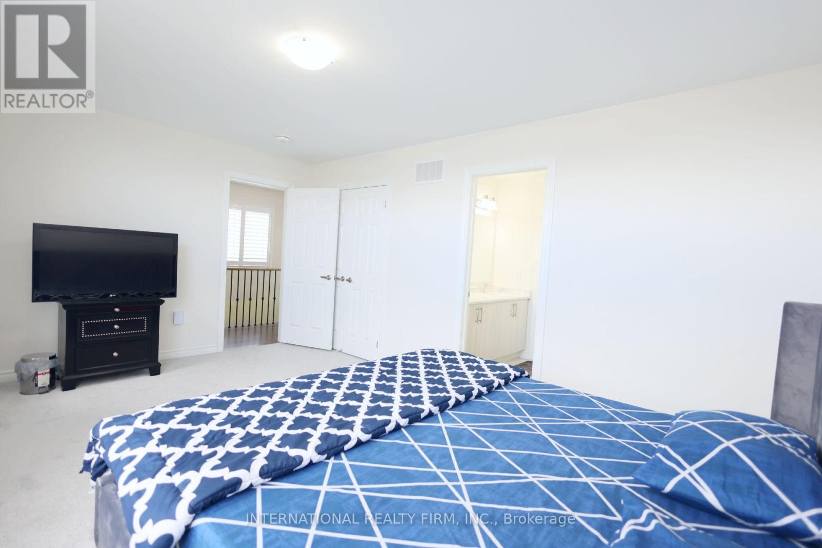 327 Northglen Blvd Boulevard, Clarington, ON - Indoor Photo Showing Bedroom
