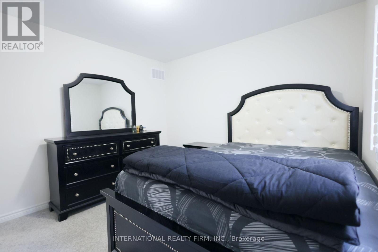 327 Northglen Blvd Boulevard, Clarington, ON - Indoor Photo Showing Bedroom