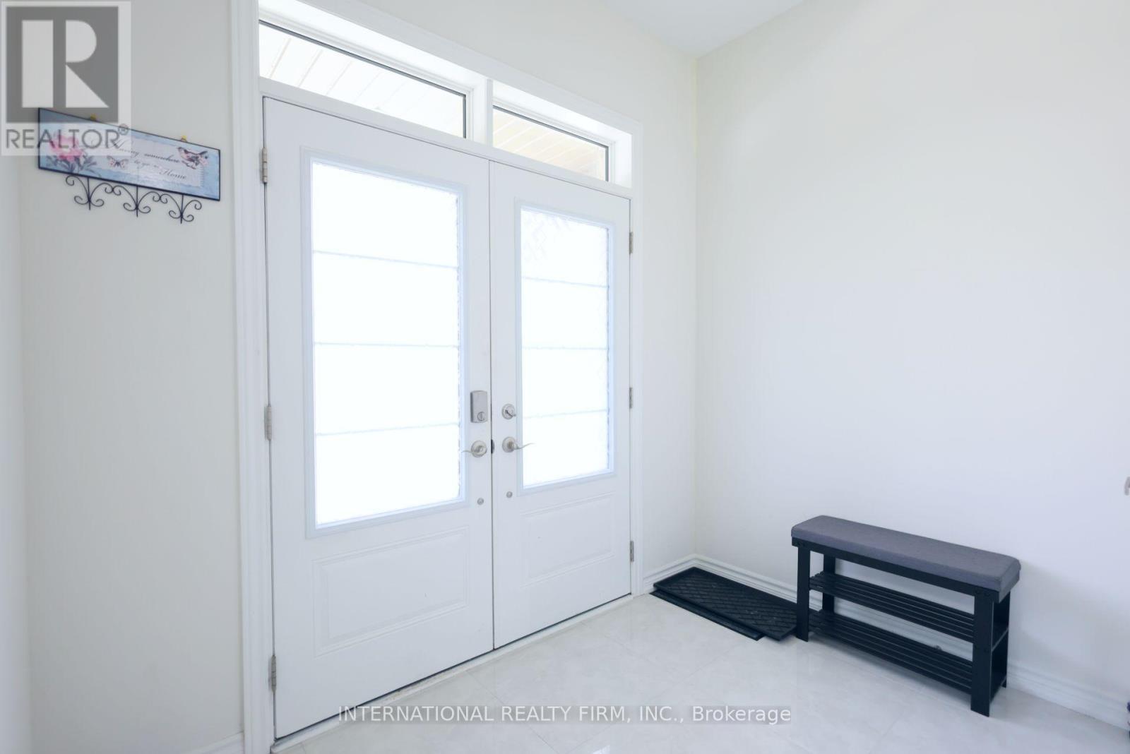 327 Northglen Blvd Boulevard, Clarington, ON - Indoor Photo Showing Other Room