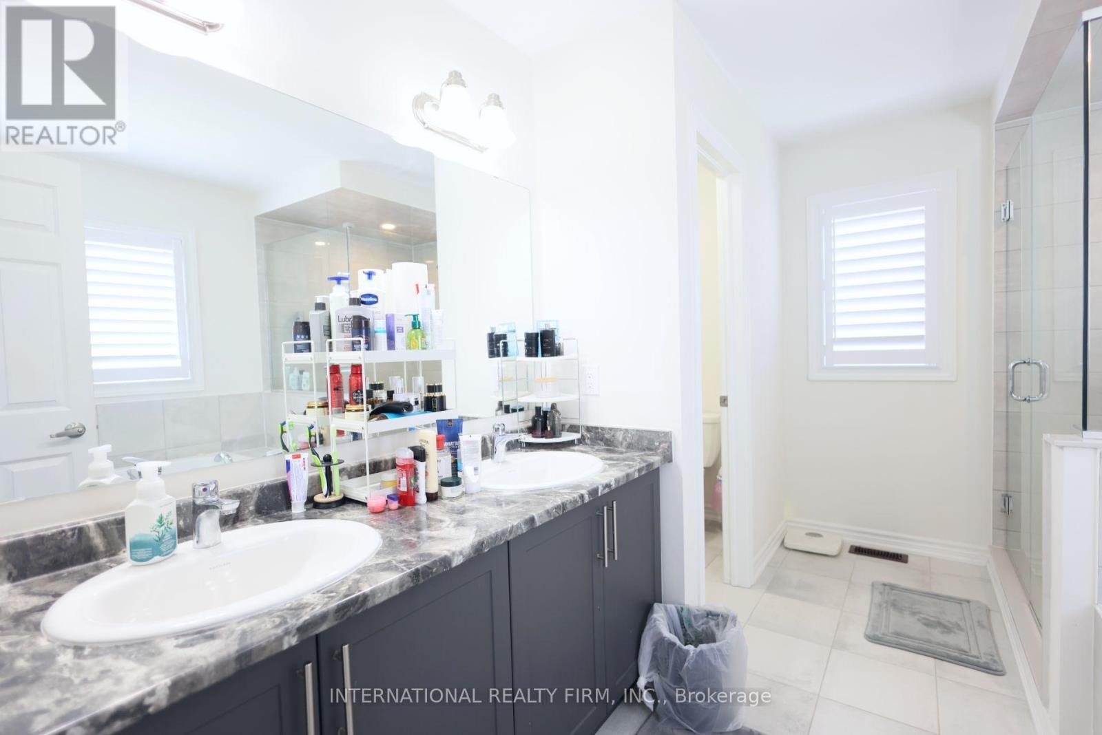 327 Northglen Blvd Boulevard, Clarington, ON - Indoor Photo Showing Bathroom