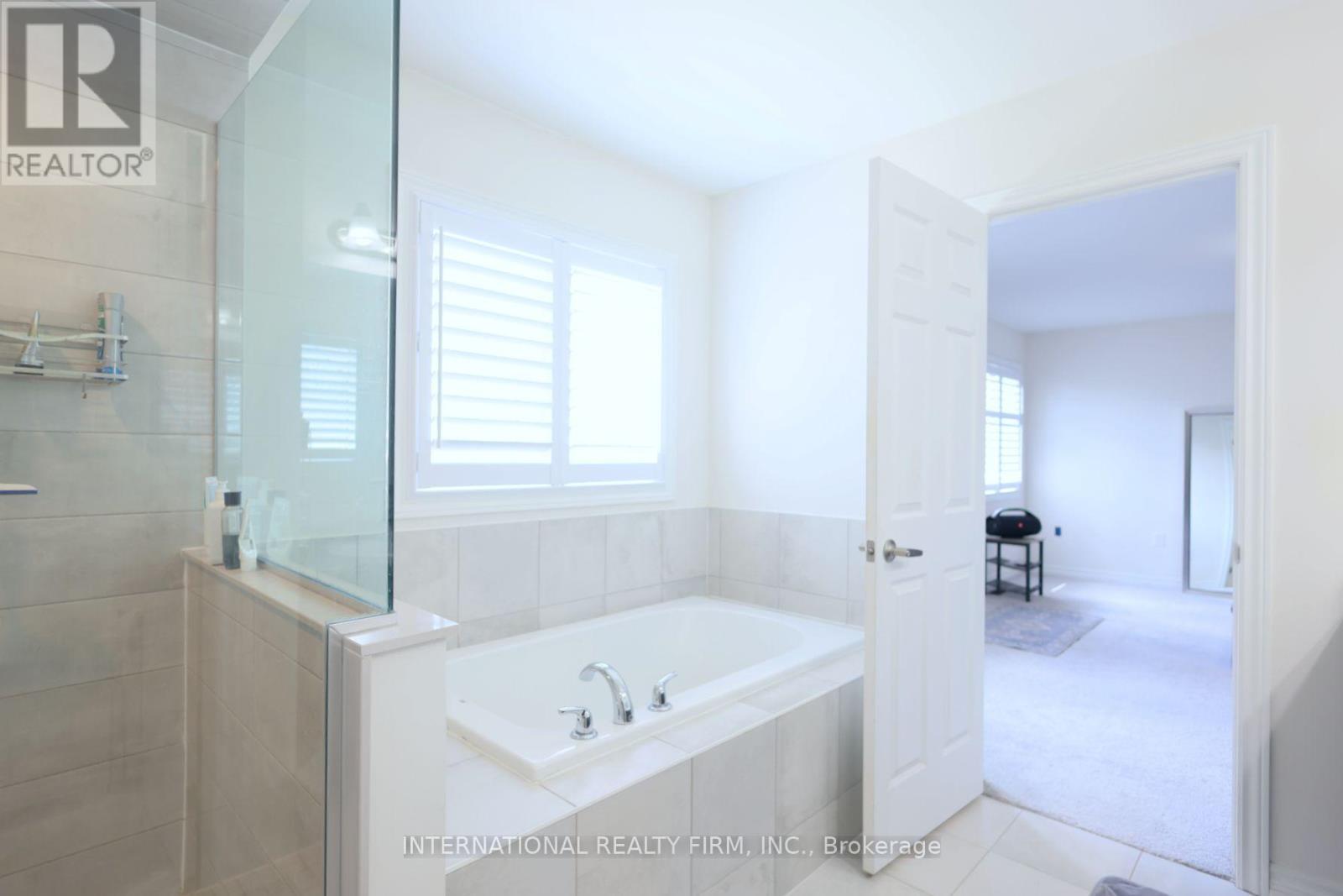 327 Northglen Blvd Boulevard, Clarington, ON - Indoor Photo Showing Bathroom