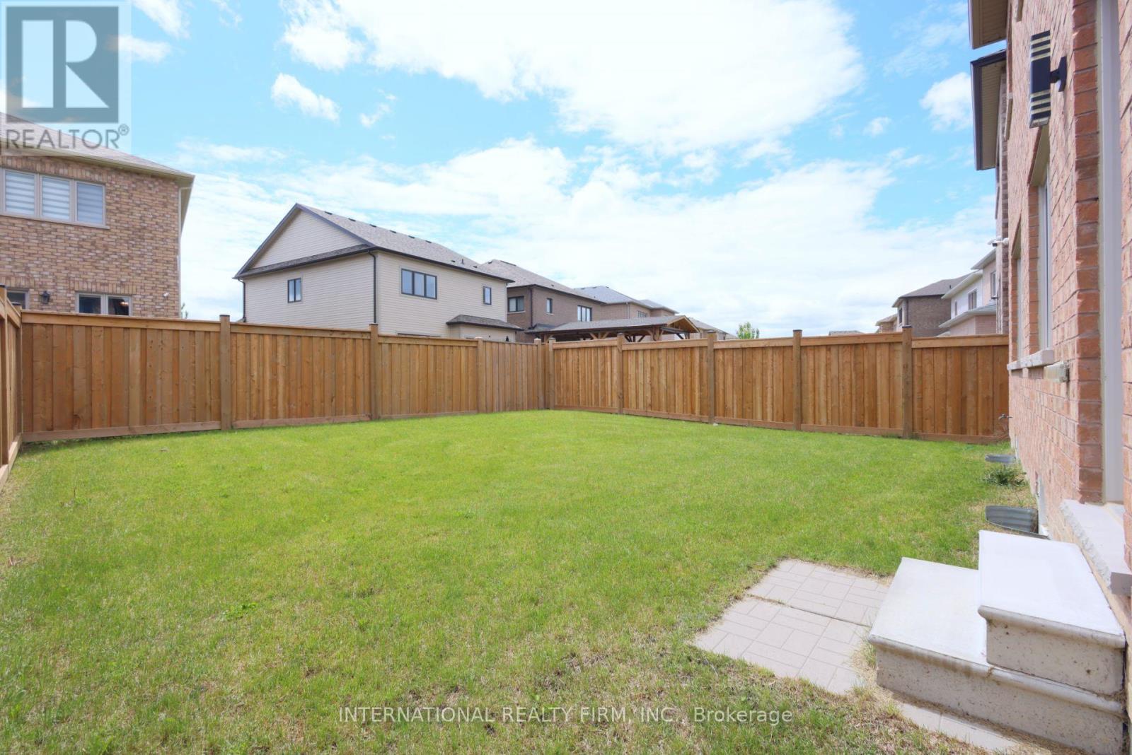 327 Northglen Blvd Boulevard, Clarington, ON - Outdoor