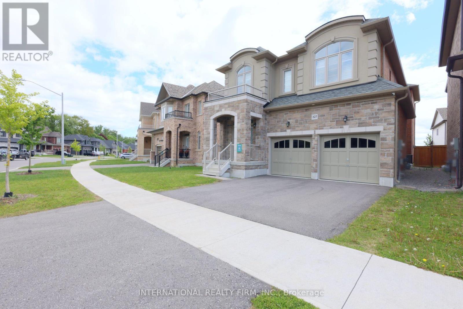 327 Northglen Blvd Boulevard, Clarington, ON - Outdoor With Facade