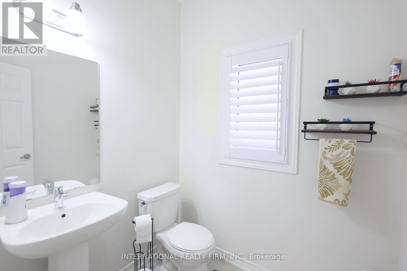 327 Northglen Blvd Boulevard, Clarington, ON - Indoor Photo Showing Bathroom