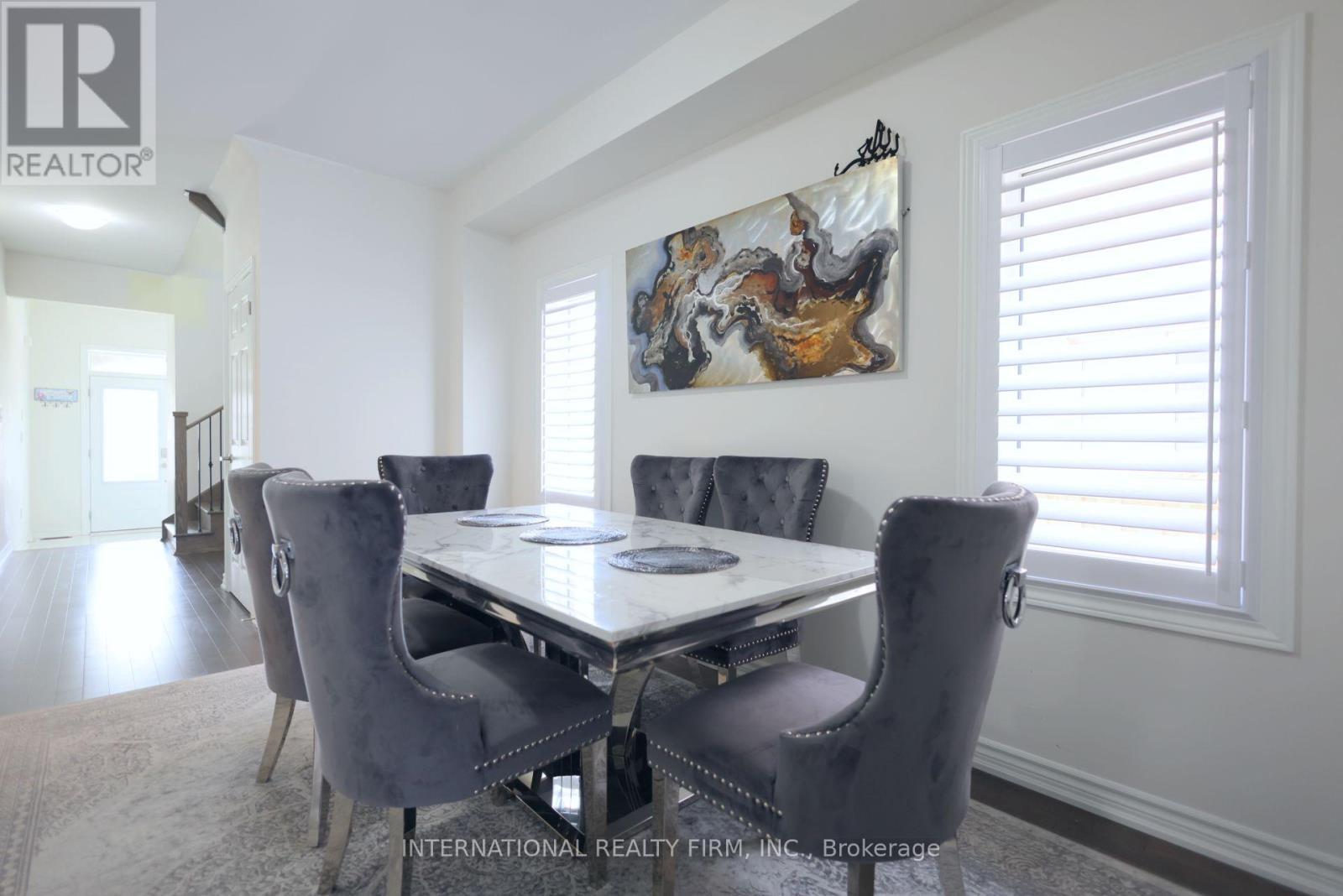 327 Northglen Blvd Boulevard, Clarington, ON - Indoor Photo Showing Dining Room