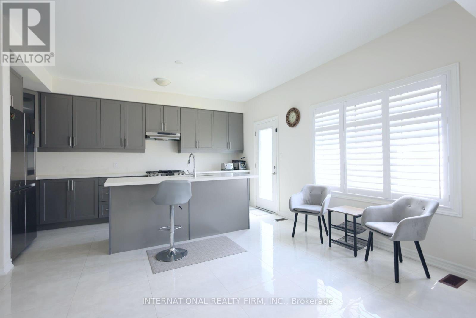327 Northglen Blvd Boulevard, Clarington, ON - Indoor Photo Showing Kitchen