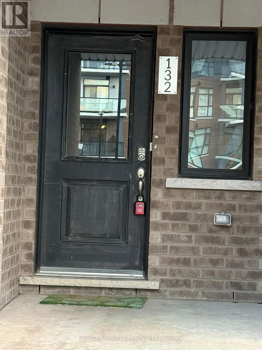 132 - 590 N Service Road, Hamilton, ON - Outdoor