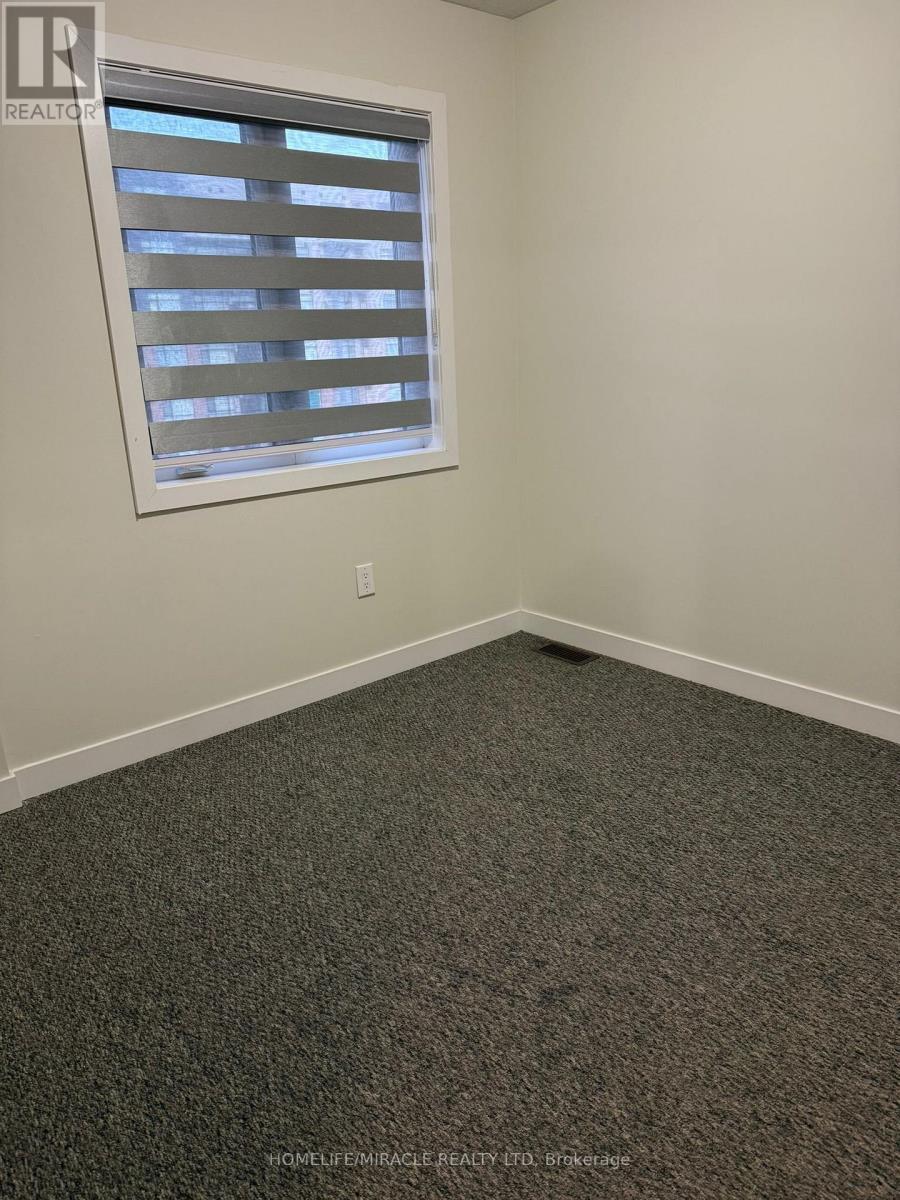 132 - 590 N Service Road, Hamilton, ON - Indoor Photo Showing Other Room