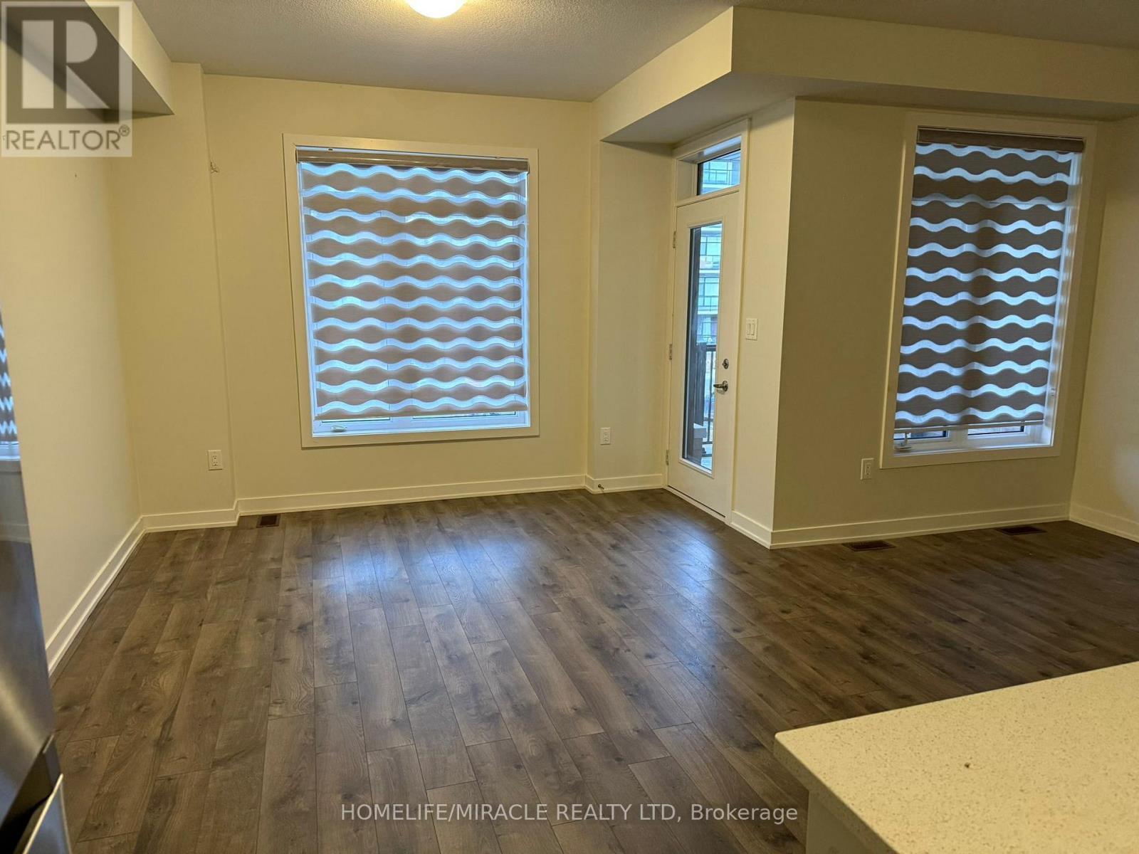 132 - 590 N Service Road, Hamilton, ON - Indoor Photo Showing Other Room