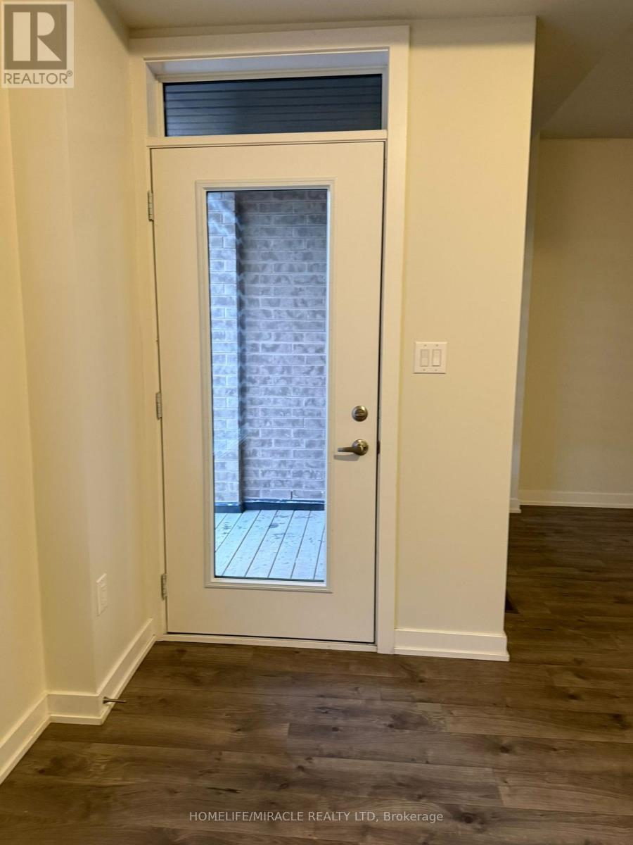 132 - 590 N Service Road, Hamilton, ON - Indoor Photo Showing Other Room