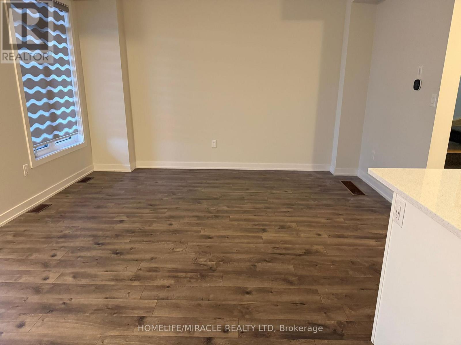 132 - 590 N Service Road, Hamilton, ON - Indoor Photo Showing Other Room