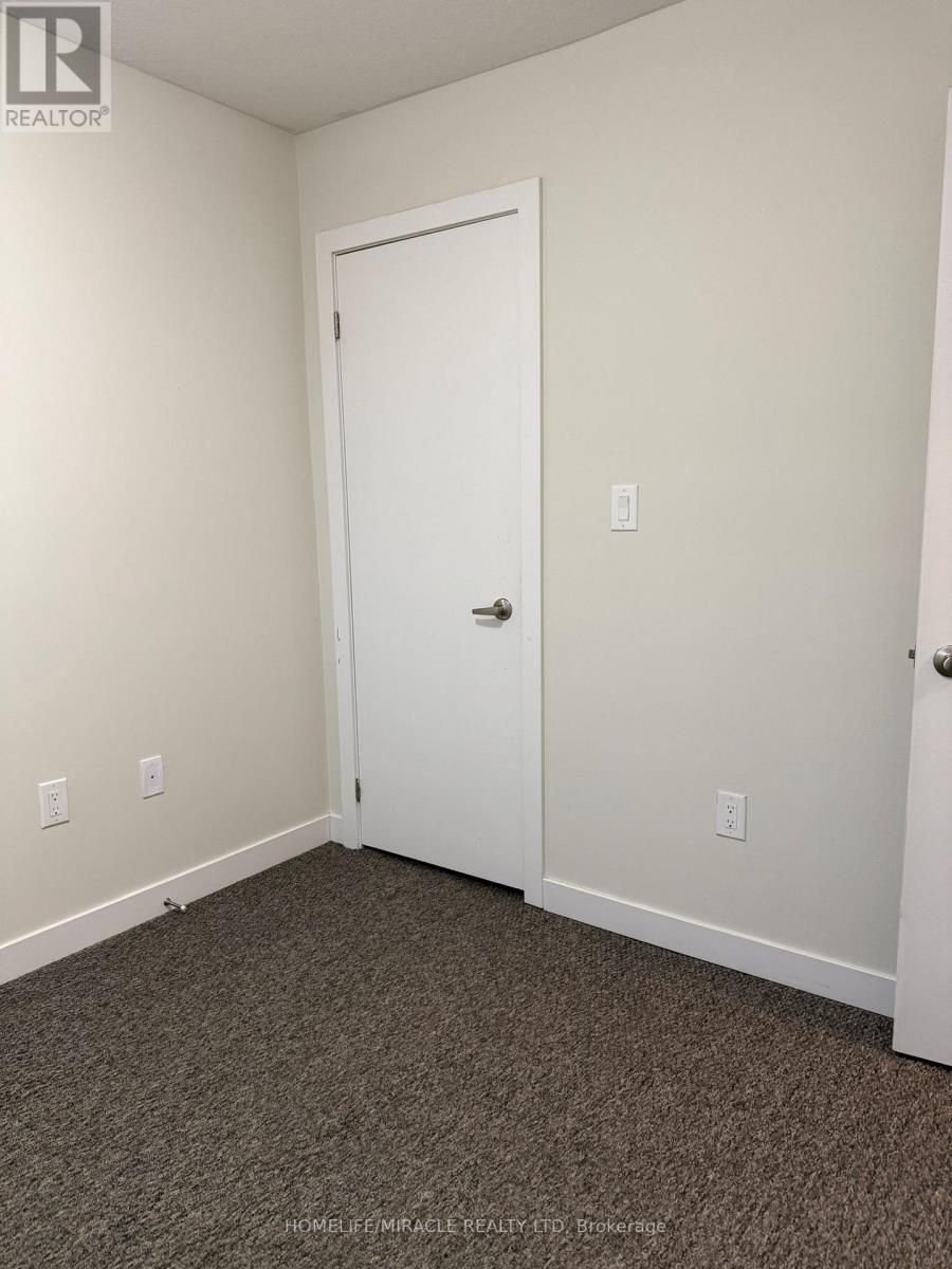 132 - 590 N Service Road, Hamilton, ON - Indoor Photo Showing Other Room