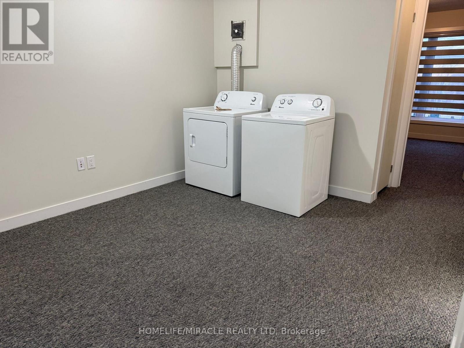 132 - 590 N Service Road, Hamilton, ON - Indoor Photo Showing Laundry Room