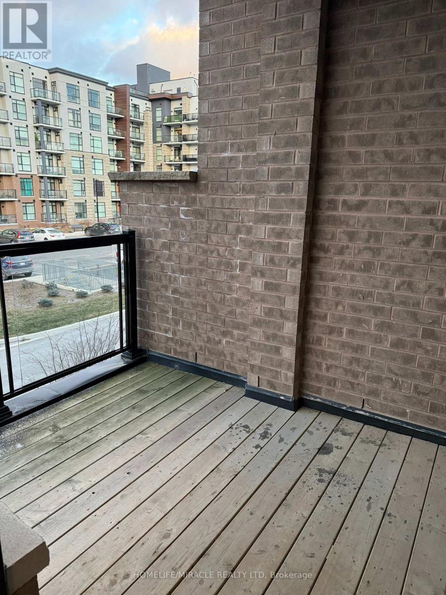 132 - 590 N Service Road, Hamilton, ON - Outdoor