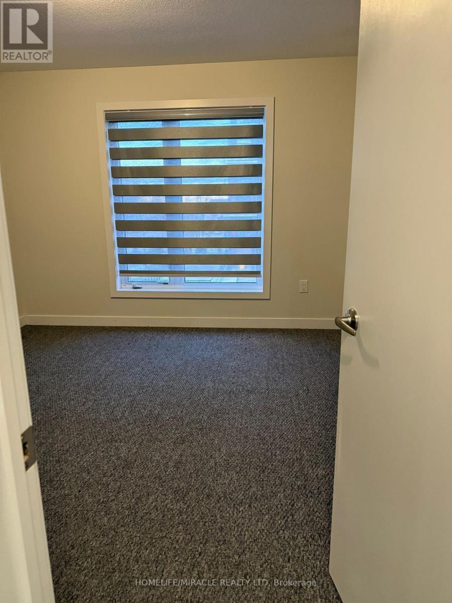 132 - 590 N Service Road, Hamilton, ON - Indoor Photo Showing Other Room