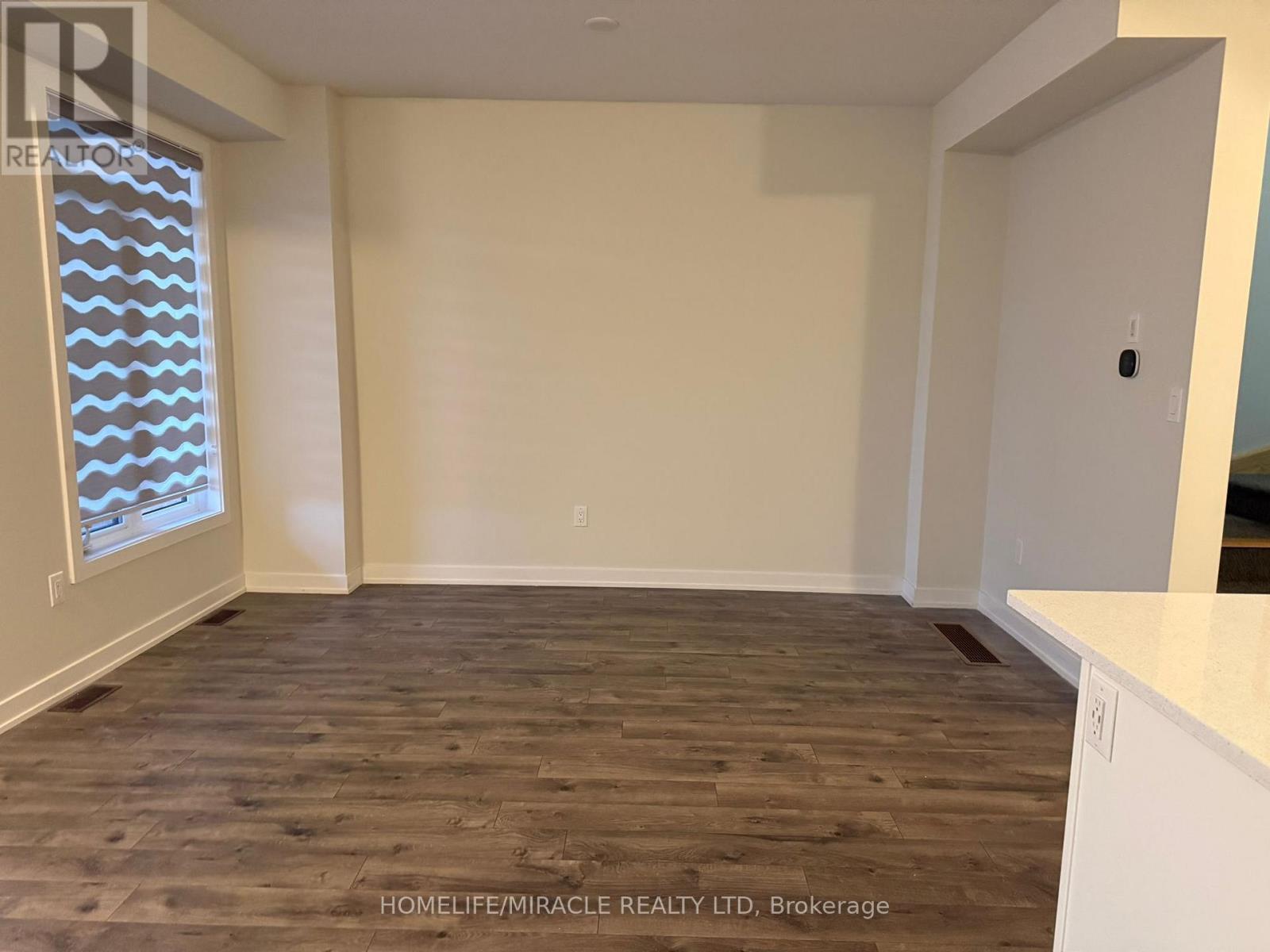 132 - 590 N Service Road, Hamilton, ON - Indoor Photo Showing Other Room