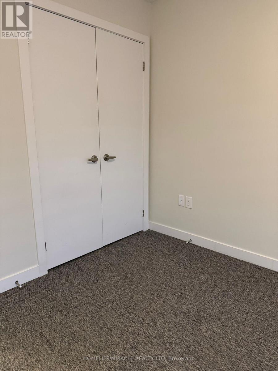 132 - 590 N Service Road, Hamilton, ON - Indoor Photo Showing Other Room