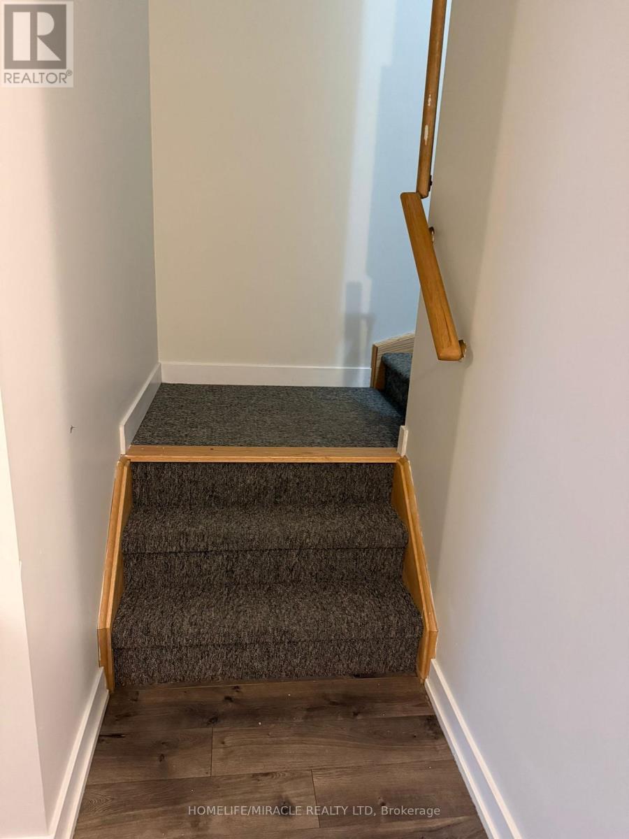 132 - 590 N Service Road, Hamilton, ON - Indoor Photo Showing Other Room