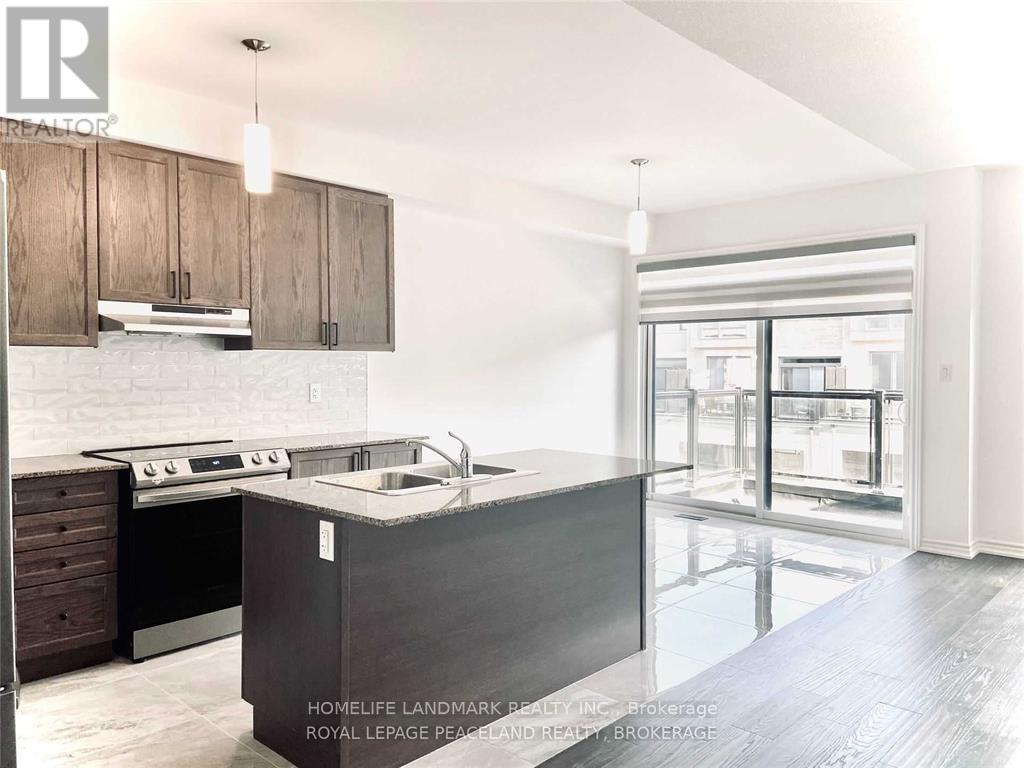 2485 Badger Crescent, Oakville, ON - Indoor Photo Showing Kitchen With Double Sink With Upgraded Kitchen