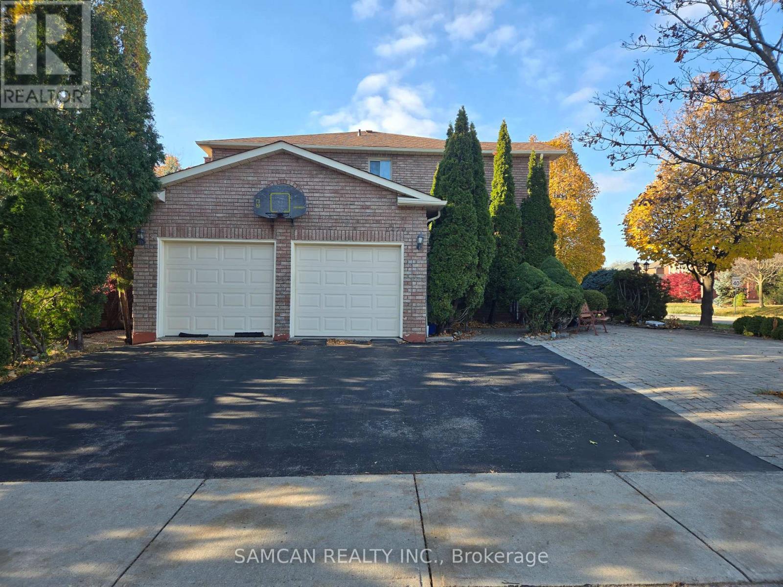 2 - 2470 Wynten Way, Oakville, ON - Outdoor