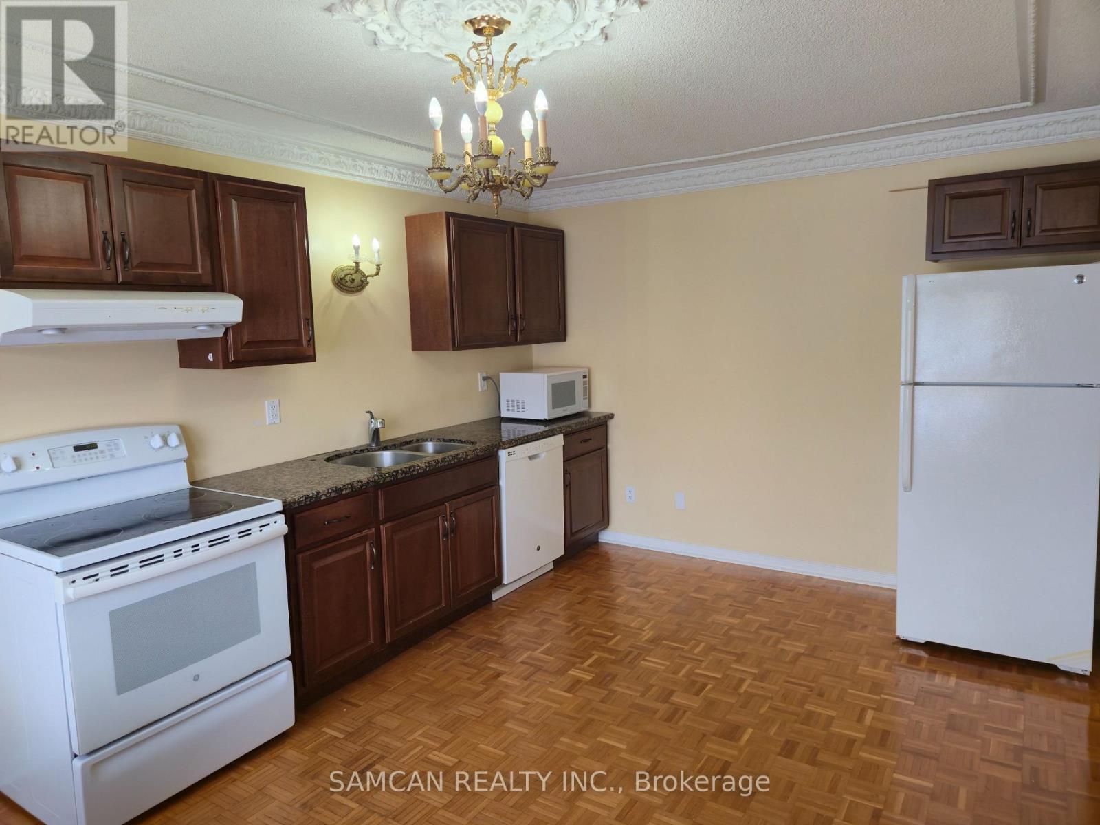 2 - 2470 Wynten Way, Oakville, ON - Indoor Photo Showing Kitchen With Double Sink