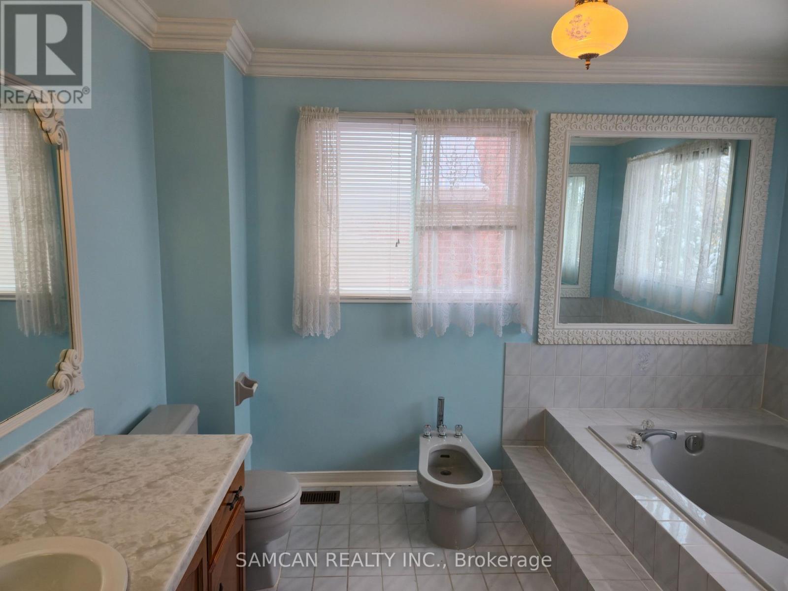 2 - 2470 Wynten Way, Oakville, ON - Indoor Photo Showing Bathroom