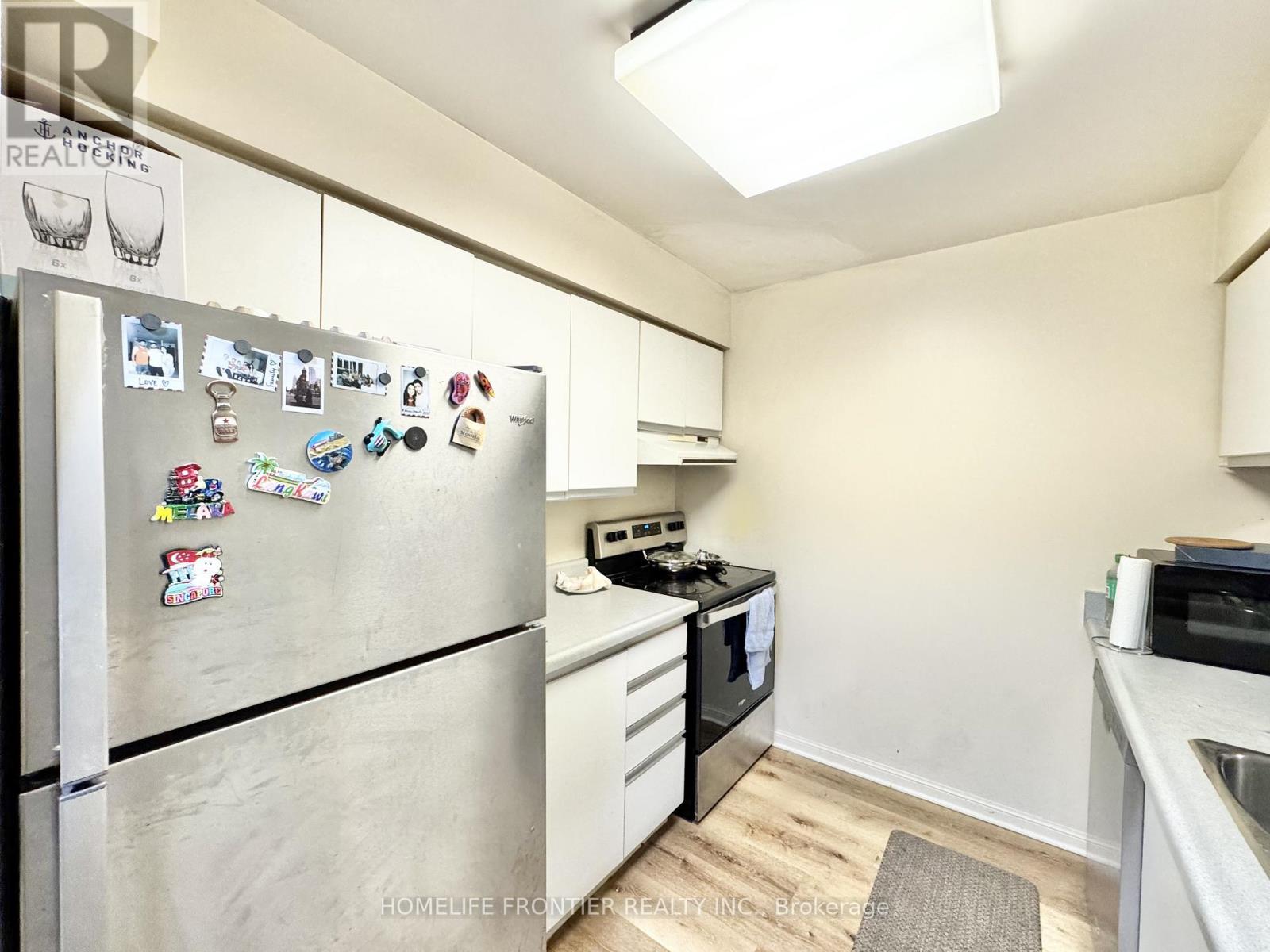 909 - 12 Laurelcrest Street, Brampton, ON - Indoor Photo Showing Kitchen
