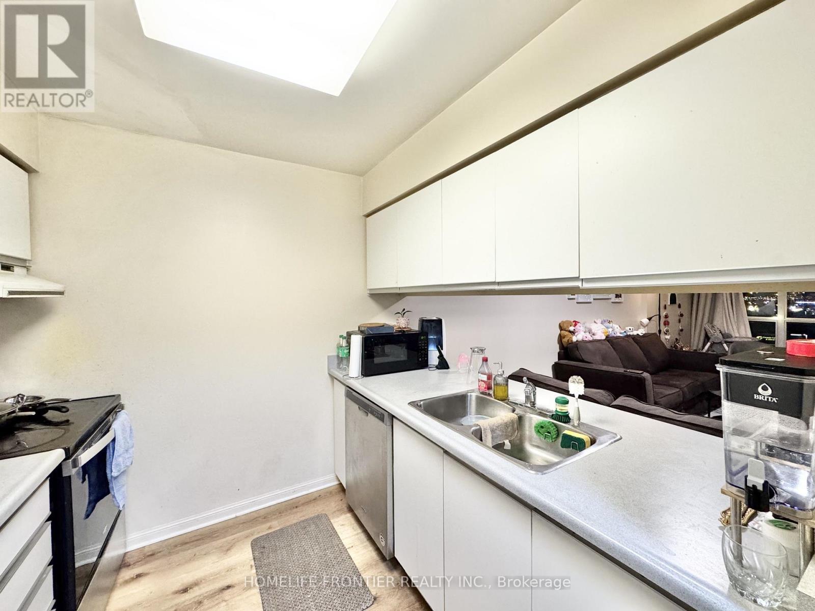 909 - 12 Laurelcrest Street, Brampton, ON - Indoor Photo Showing Kitchen With Double Sink