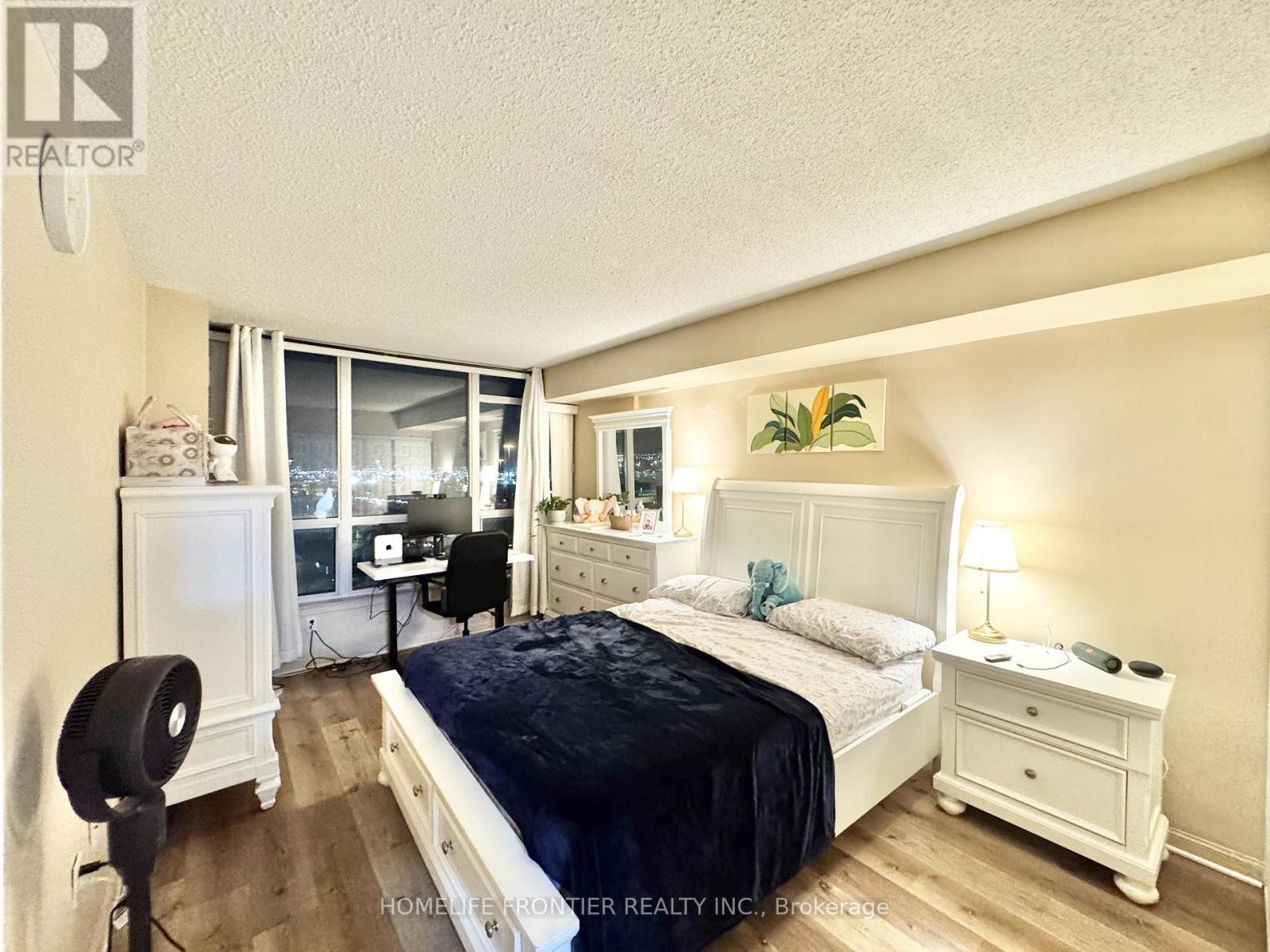 909 - 12 Laurelcrest Street, Brampton, ON - Indoor Photo Showing Bedroom