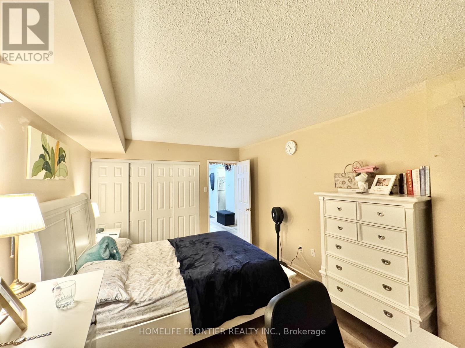 909 - 12 Laurelcrest Street, Brampton, ON - Indoor Photo Showing Bedroom